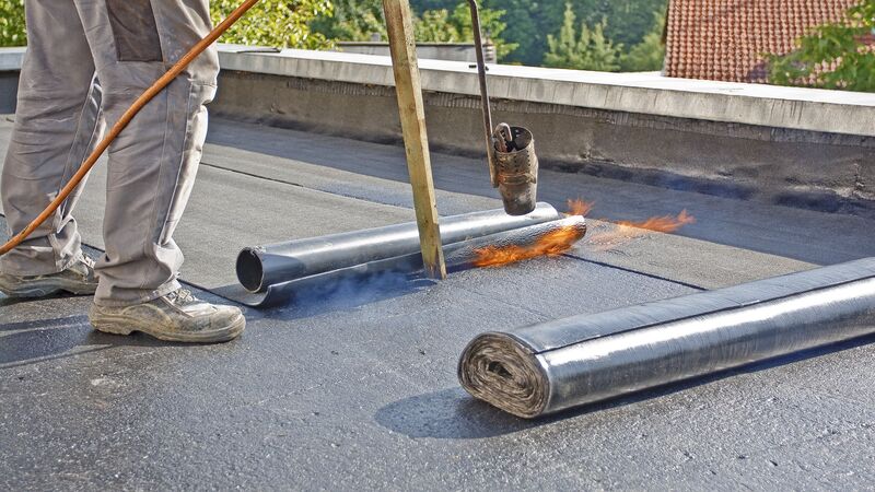 Signs You Should Call the Pros for Your Commercial Roofing in Kingwood, TX