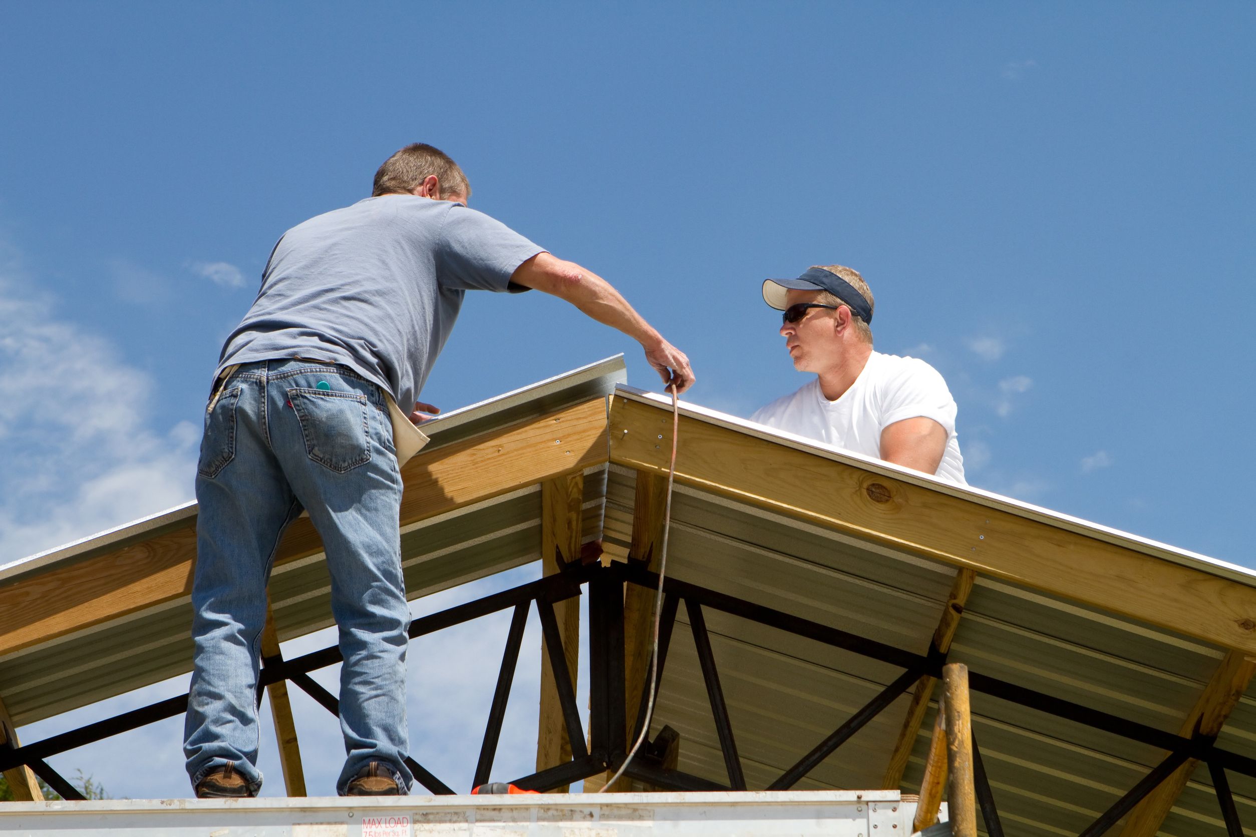 The Importance of Hiring Qualified Roof Repair Contractors